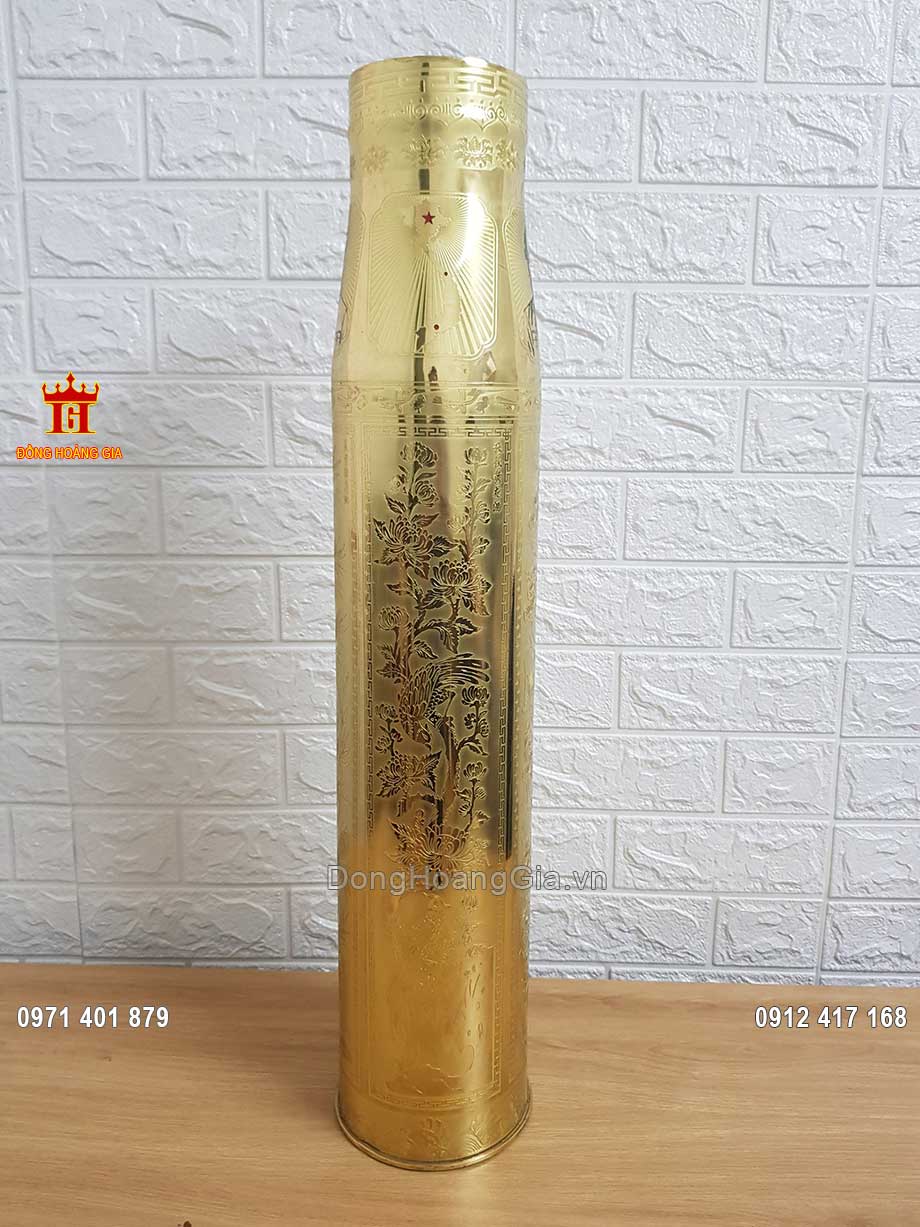 Các loài cây, loài hoa trên vật phẩm đều được các nghệ nhân, thợ thủ công có nhiều năm kinh nghiệm chạm khắc sắc nét, sinh động